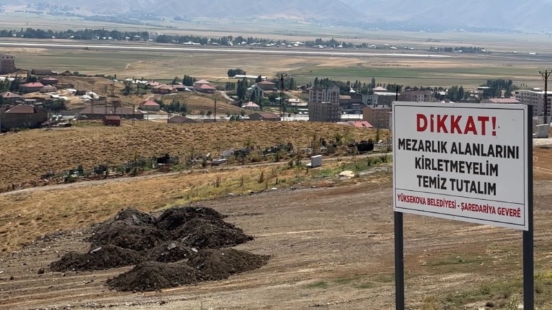 Hakkari'de mezarlık çevresine bırakılan içki şişelerine tepkiler