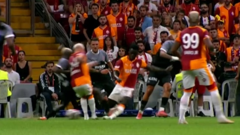 Fatih Karagümrük, Galatasaray karşısında 10 kişi kaldı