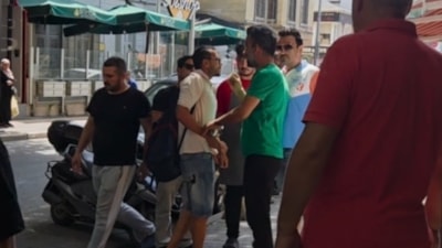 İstanbul'da 100 dolarını düşürdü: Yoldan geçen alıp kaçarken esnaf yakaladı