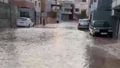 Adana'da su borusu patladı, mahalleyi su bastı
