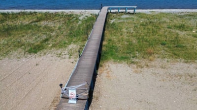 Bursa'da İznik Gölü’nün en büyük iskelesi karada kaldı
