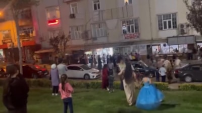 İstanbul'da düğün çıkışı yumruklu sopalı kavga: O anlar kamerada
