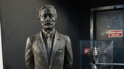 Süleyman Seba'nın heykeli Beşiktaş müzesinde yerini aldı