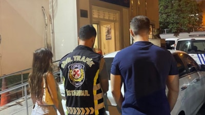 İstanbul'da seyir halindeki araçta uygunsuz hareketler yapan şahıslar, yakalandı