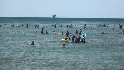 Silivri plajları yasaklara rağmen doldu