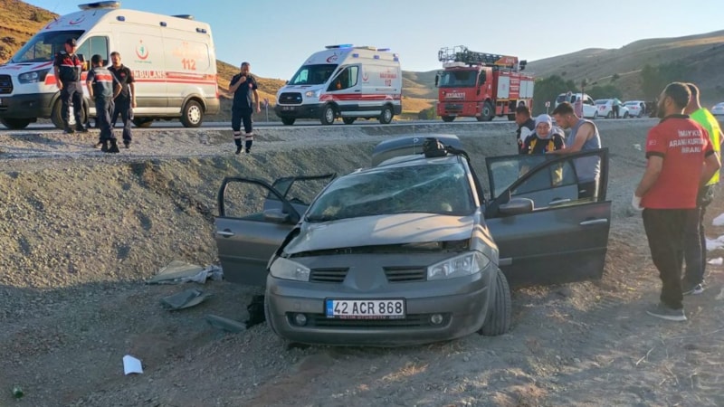 Sivas'taki kazada otomobil şarampole yuvarlandı