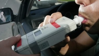 Adana'da içki içmediği halde alkollü çıktı: Ehliyetine el konuldu