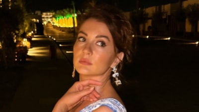 Oyuncu Burcu Özberk tatilde! Tarzıyla tam not aldı