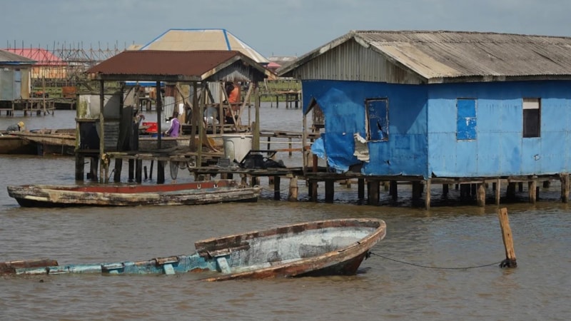 Nijerya'da yolcu teknesi battı: 40'tan fazla kişi kayıp