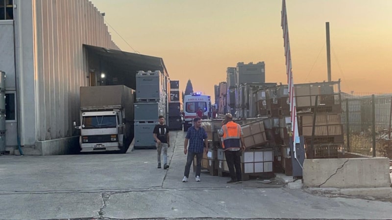 Eskişehir'de işçi, makineye sıkıştı