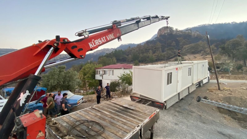Mersin'de yangında evleri yananlar için konteynerler yerleştiriliyor