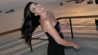 Esra Bilgiç sosyal medya hesabından sevgilisini paylaştı! Yeni aşk pozları