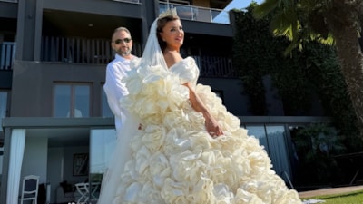 Nuray Sayarı kendisinden yaşça küçük eşi hakkında konuştu: 'Çekemeyen uydu taksın'