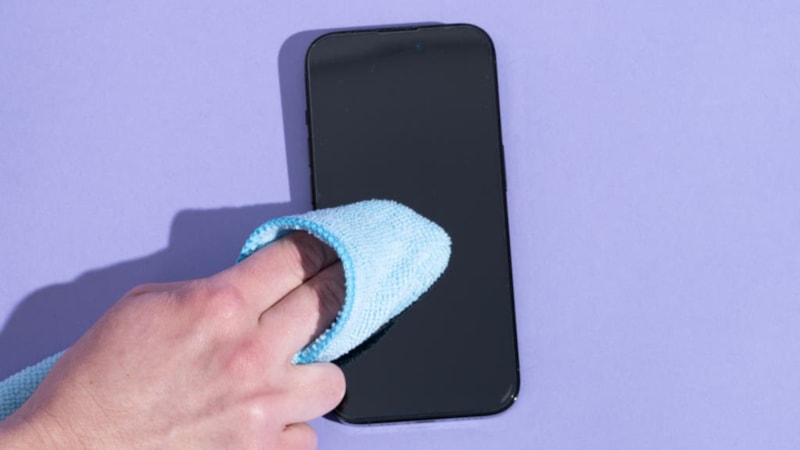 Akıllı telefon ekranı güvenli bir şekilde nasıl temizlenir