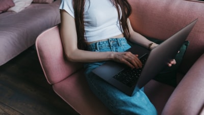 Oturma şeklinize dikkat edin: Beyne giden kan akışı azalıyor