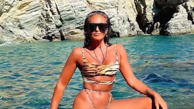 Eda Taşpınar sevgilisi ve kızlarıyla tatilde! Yunanistan'dan kareler var