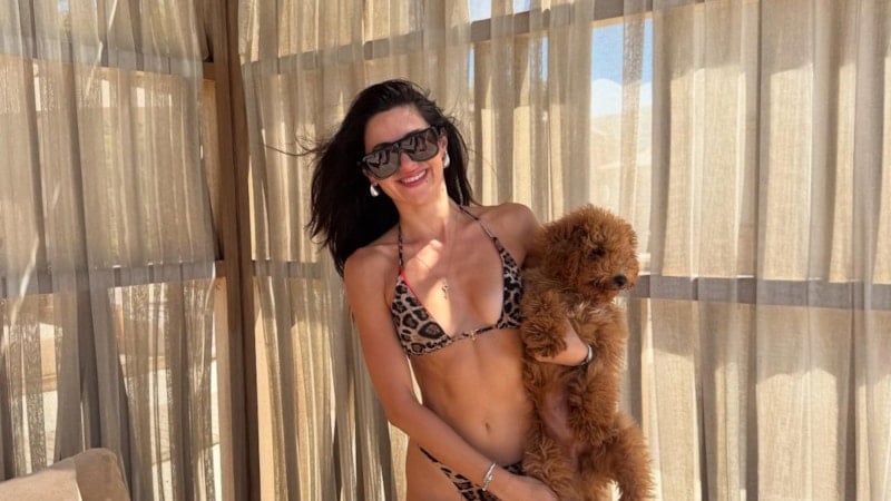 Nesrin Cavadzade köpeğiyle tatilde! Bodrum pozlarını yayınladı