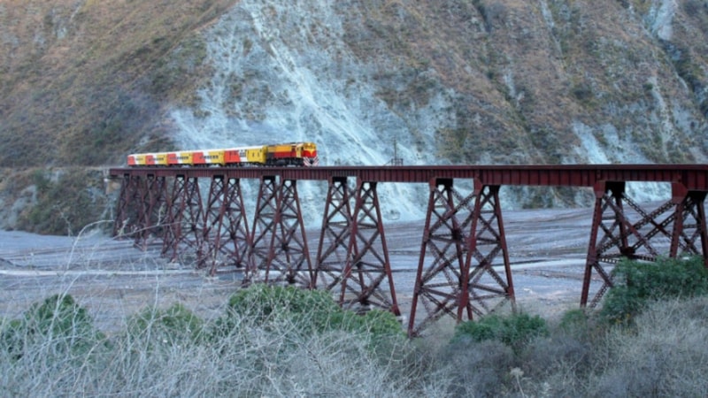 Vazgeçemeyeni çok: Dünyanın en tehlikeli tren yolculukları