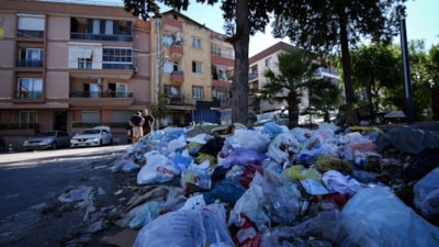 İzmir'de çöp sorunu bitmiyor: Vatandaş çözüm bekliyor