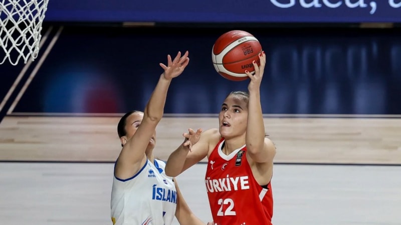 Türkiye, İzlanda'yı farklı geçti