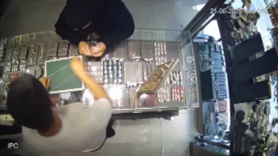 İstanbul'da kılık değiştirip müşteri gibi gittiği kuyumcudan 160 bin liralık hırsızlık yaptı