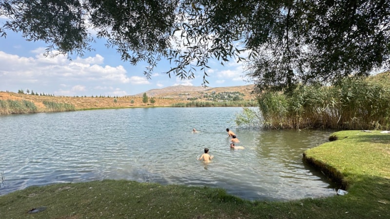 Antalya sıcağından bunalanlar soluğu Dipsiz Göl'de alıyor