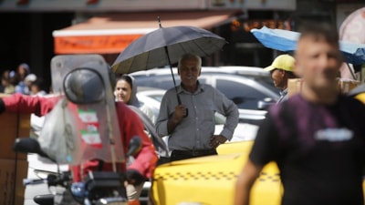 İran’da aşırı sıcaklar nedeniyle birçok eyalette kamu kurumları tatil