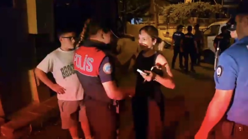 İstanbul'da polisten sokaklarda 'şok' denetim