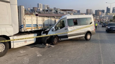 Mersin'de öğrencileri taşıyan minibüs kaza yaptı: 2 ölü, 10 yaralı