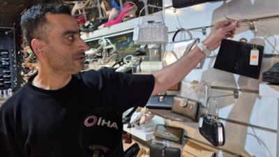 İstanbul'da müşteri gibi girdiği dükkandan çanta çaldı