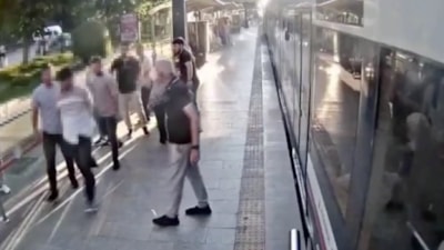 İstanbul Sultanahmet'te turistin cüzdanını çalan şüpheli tutuklandı