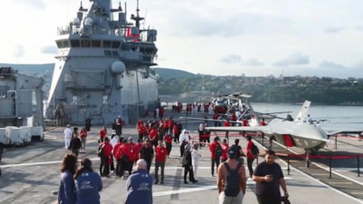 TCG Anadolu 'Mavi Vatan Boğaz Geçişi' için Sarayburnu'ndan demir aldı