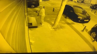 İstanbul'da düşen cüzdandaki paraları aldı: Güvenlik kamerasına yakalandı