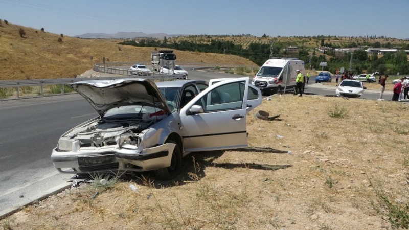 Malatya'da otomobiller çarpıştı: 1 ölü, 4 yaralı
