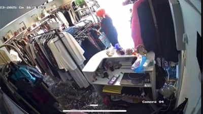 Bursa'da 5 bin TL'lik gömleği çaldı: O anlar kamerada