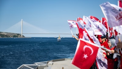 TCG Anadolu liderliğinde İstanbul Boğazı'ndaki geçit töreni başladı