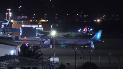 Motoru arızalanan uçak Trabzon'a acil iniş yaptı