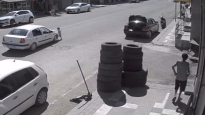 Şanlıurfa'da anne ve babasından kaçan çocuğa otomobil çarptı: 10 metre savruldu