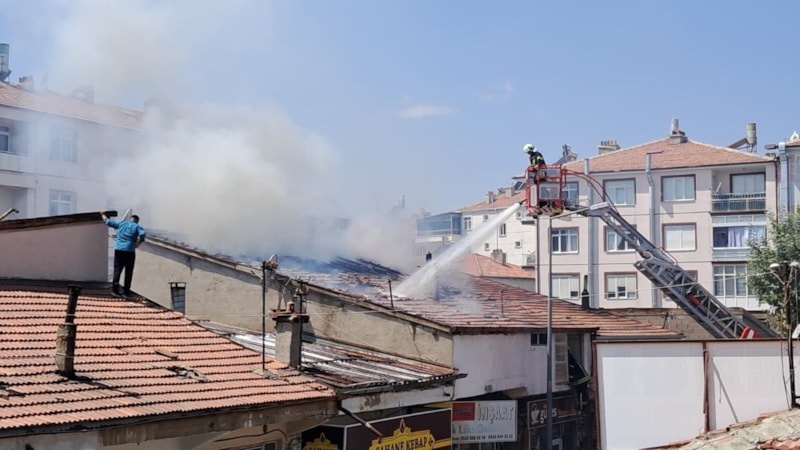 Karaman'da çatı yangını paniği: Sokakta güvenlik önlemi alındı