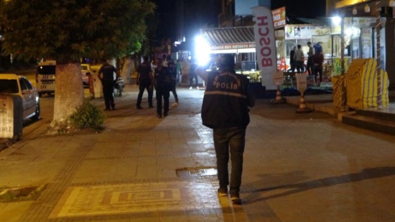 Malatya'da dönercide bıçaklı kavgada 2 kişi yaralandı