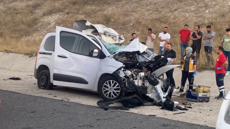 Nevşehir'de hafif ticari araç tıra arkadan çaptı: 1 ölü, 1 yaralı