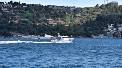 İstanbul Boğazı'nda kaybolan Rus yüzücüyü arama çalışmaları sürüyor