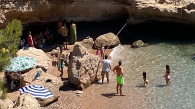 Muğla'da sahilde dinlenen fok için güvenlik şeridi oluşturuldu