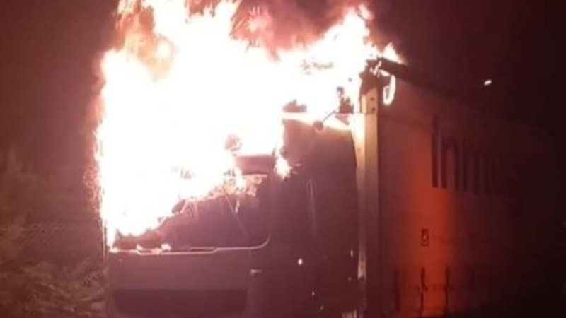 Bursa’da park halindeki tır alev alev yandı