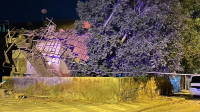 Malatya'da anne ve kızı çöken çatıdan son anda kurtuldu