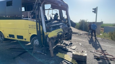 Mardin'de özel halk otobüsü ile tır çarpıştı: 1 ölü, 9 yaralı