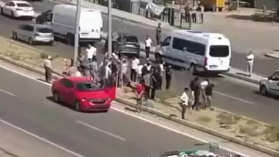 Şanlıurfa'da otomobil, yolun karşısına geçmek isteyen yayaya çarptı