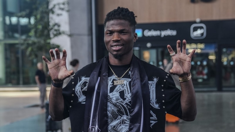 Beşiktaş tarihindeki ikinci Malili futbolcu El Bilal Toure oldu