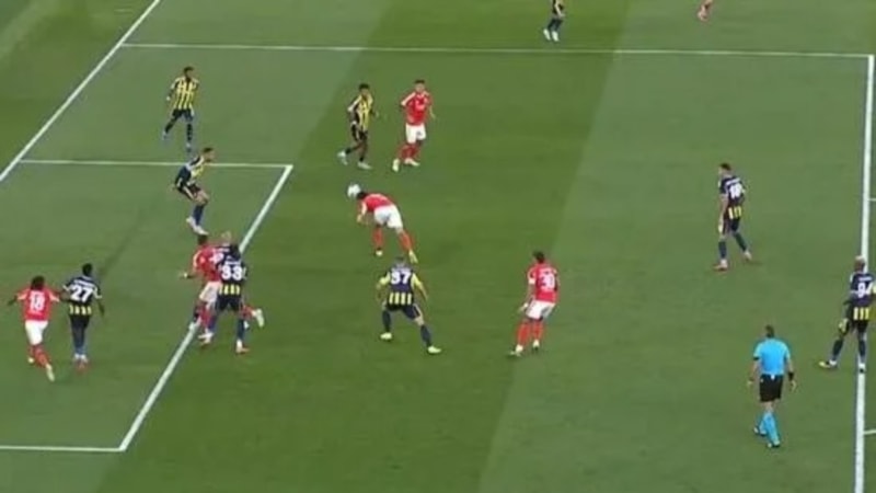 Benfica'nın Fenerbahçe karşısında bulduğu goller iptal oldu