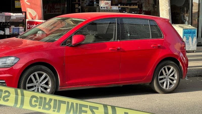 İstanbul Sultangazi'de iş yeri kurşun yağmuruna tutuldu